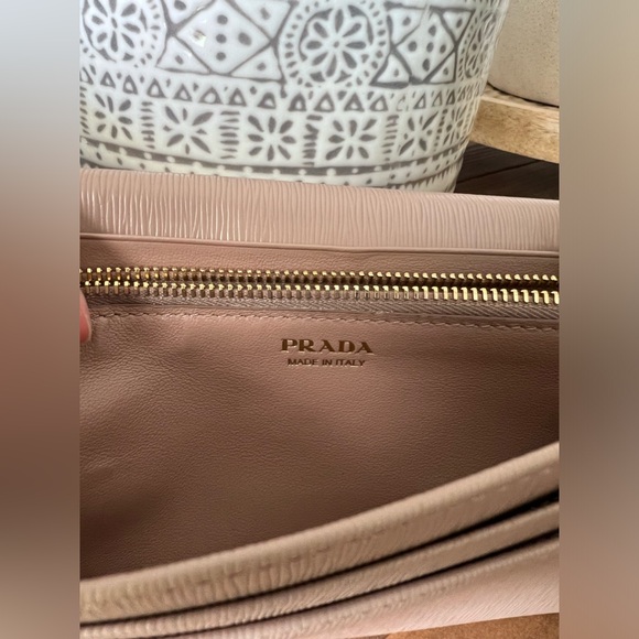LIKE NEW Authentic Prada powder pink long wallet - Picture 5 of 8